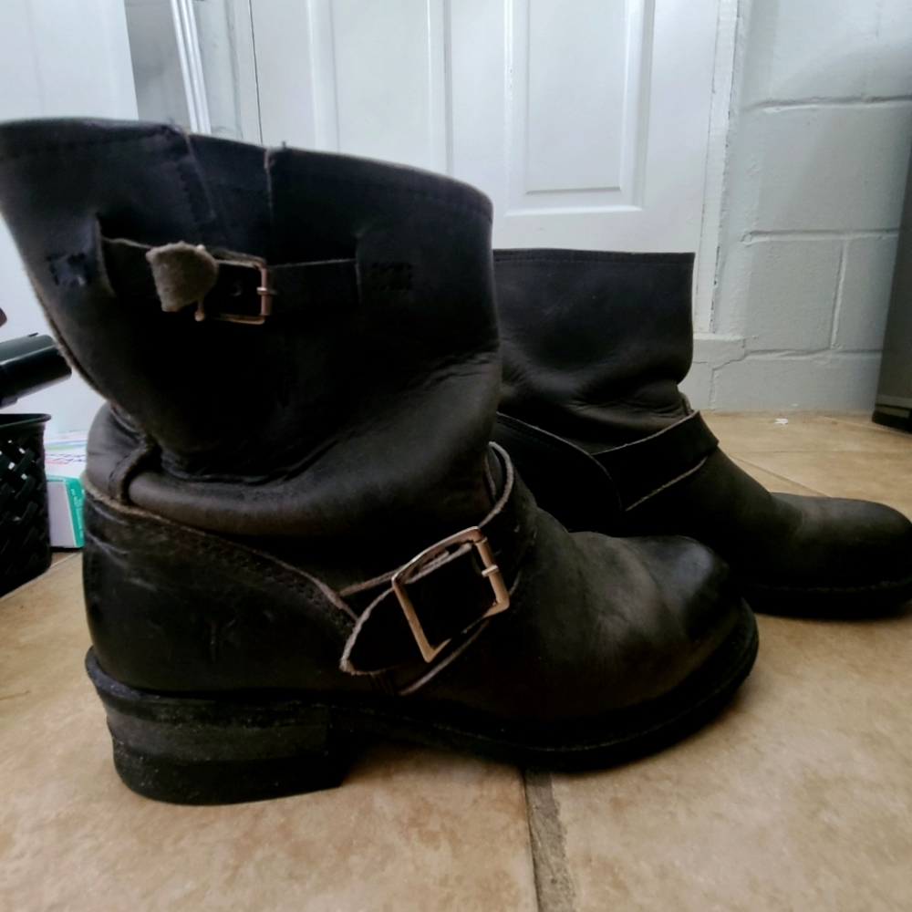 Leather moto boots